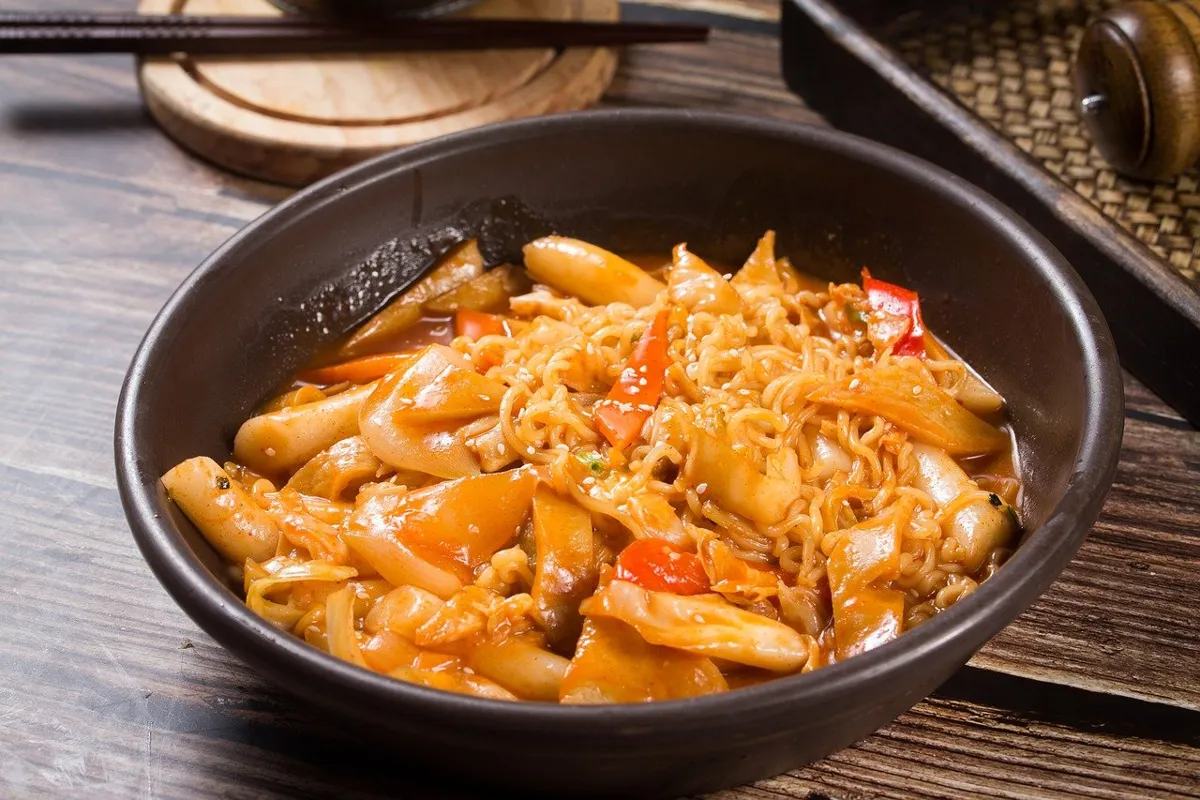 What Does Tteokbokki Taste Like?